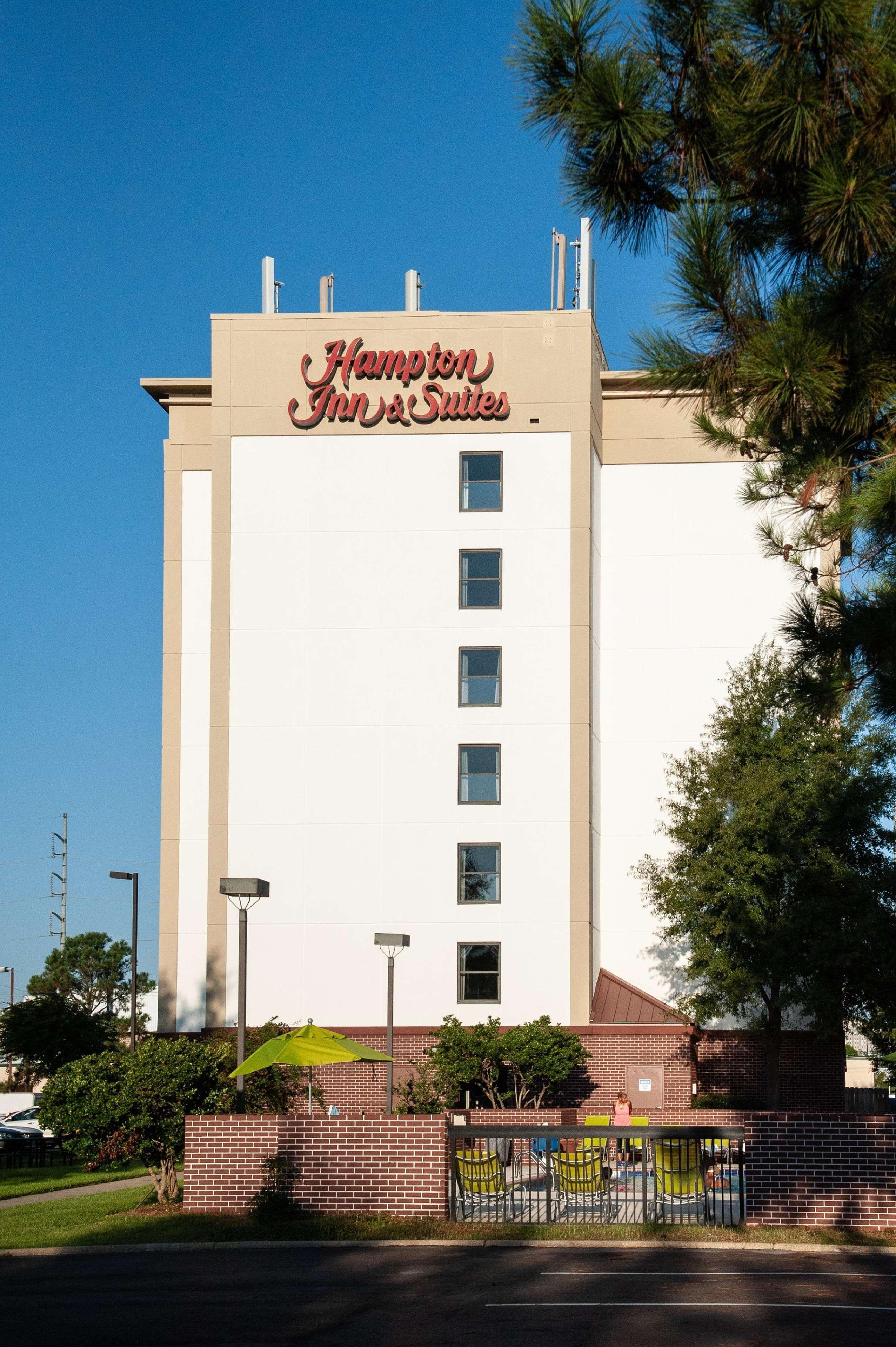 Hampton Inn & Suites Jackson Coliseum Exterior photo